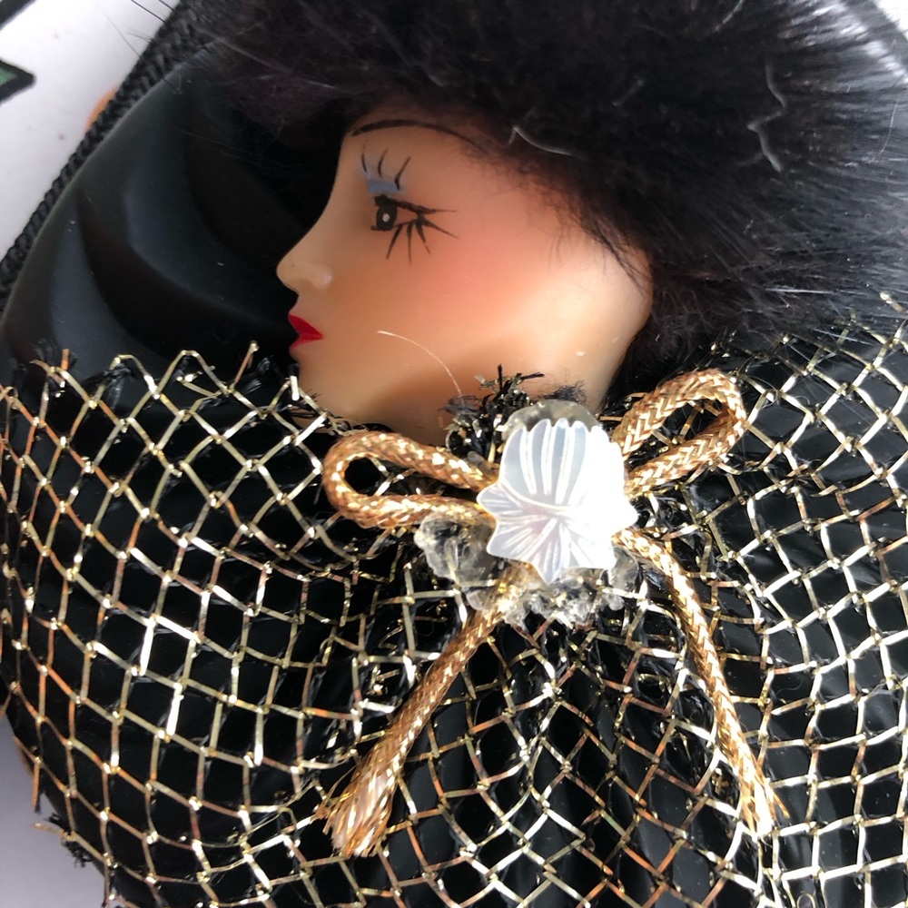 Perfume bottle with speitzer